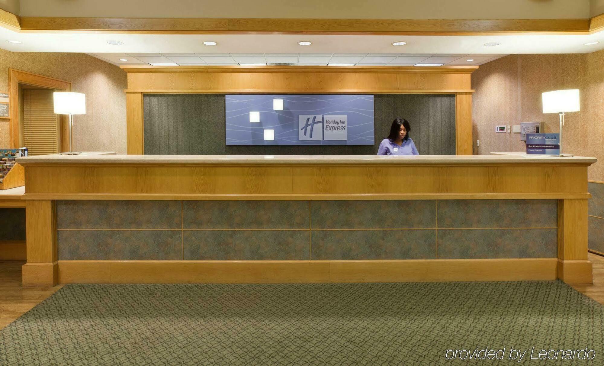 Holiday Inn Express & Suites Springfield By Ihg Екстериор снимка